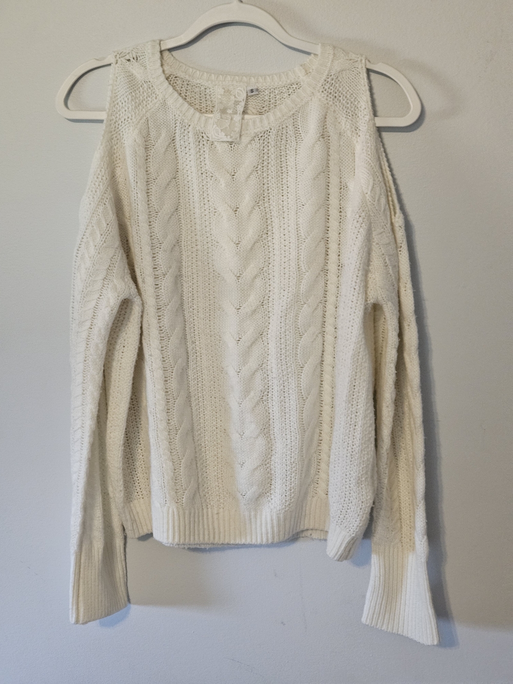 Sadie & Sage Cream Cable Scoop Neck Sweater